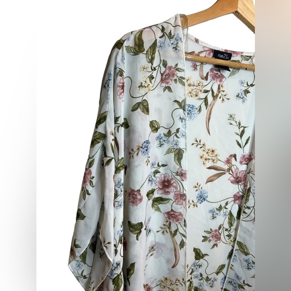Rue21 floral, kimono, light weight too Medium - Picture 2 of 4